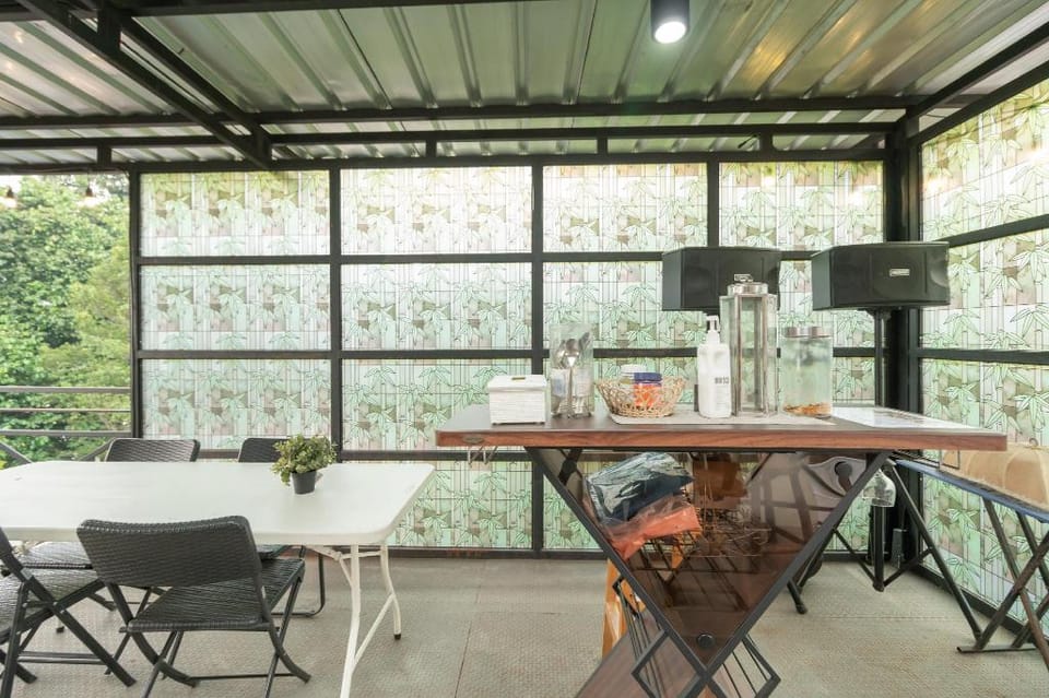 RedDoorz Plus near Jungleland Sentul Bed and Breakfast in West Java
