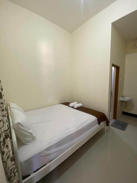 Holistic Stay - Taman Griya Residence Hotel in Kuta Selatan