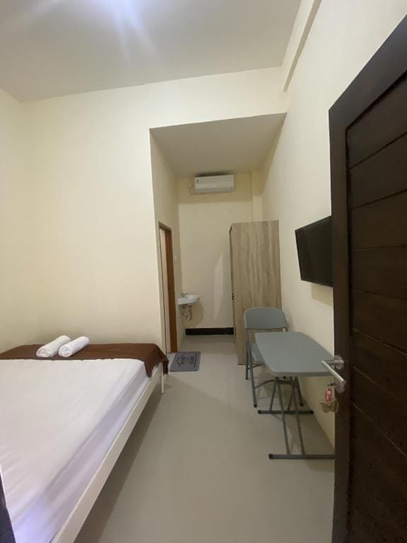 Holistic Stay - Taman Griya Residence Hotel in Kuta Selatan