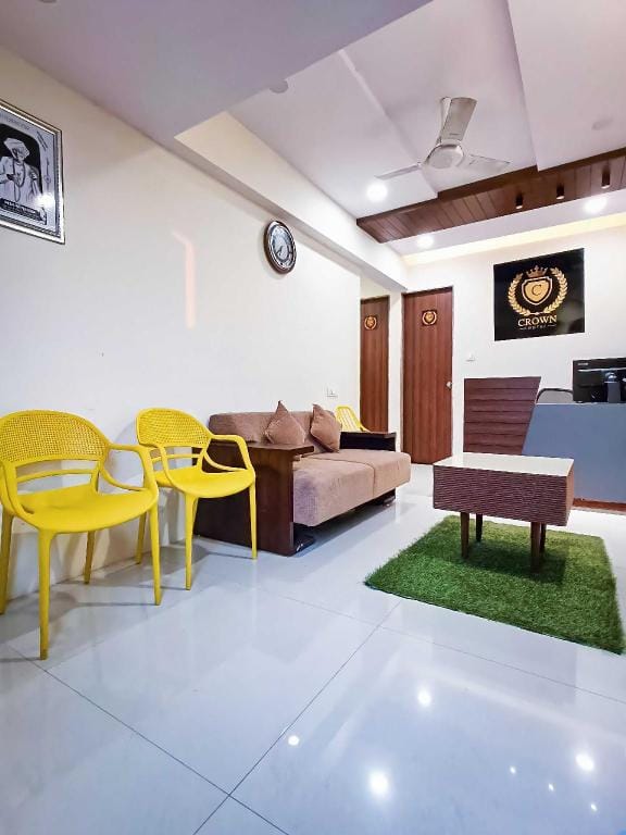OYO Crown Hotel Hotel in Gujarat