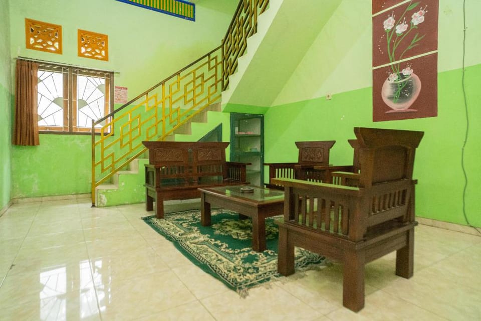 RedDoorz Syariah near Batu Night Spectacular 3 Hotel in Batu