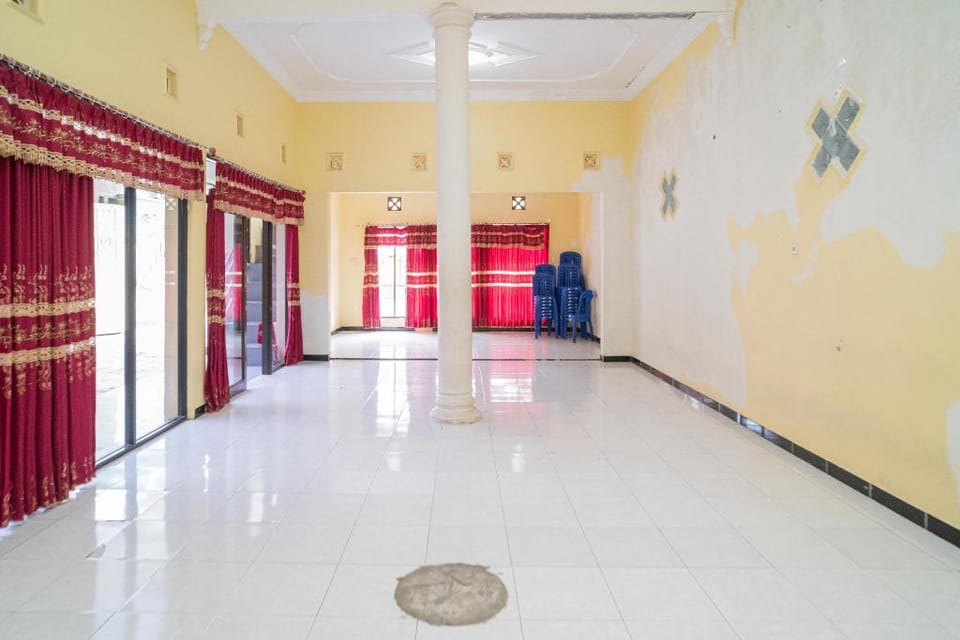 RedDoorz Syariah near Batu Night Spectacular 3 Hotel in Batu