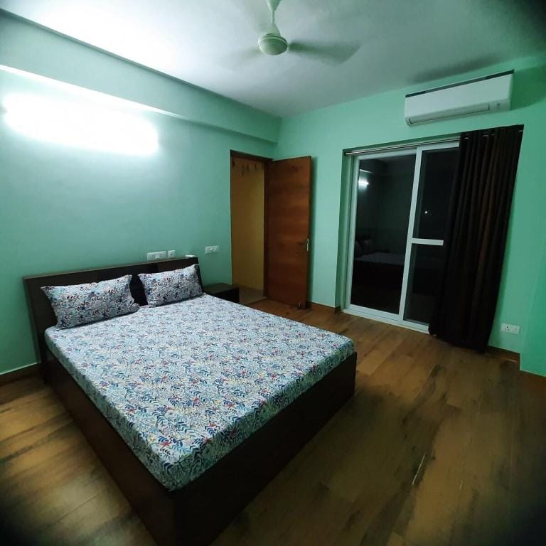 Spacious 3 bedroom Flat with essential amenities Apartment in Lucknow