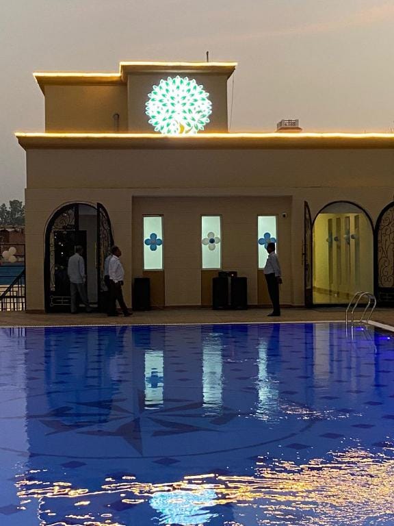 Spacious 3 bedroom Flat with essential amenities Apartment in Lucknow