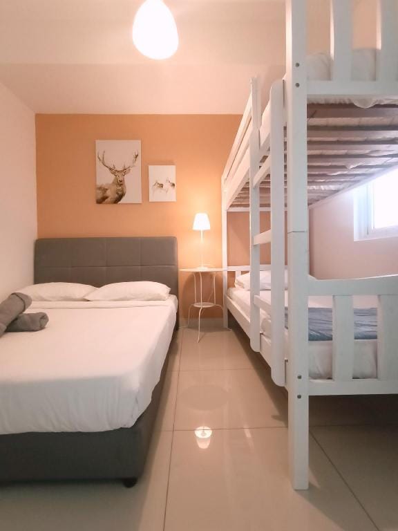 Seaview Maritime Suite for 2-6pax Vacation rental in George Town