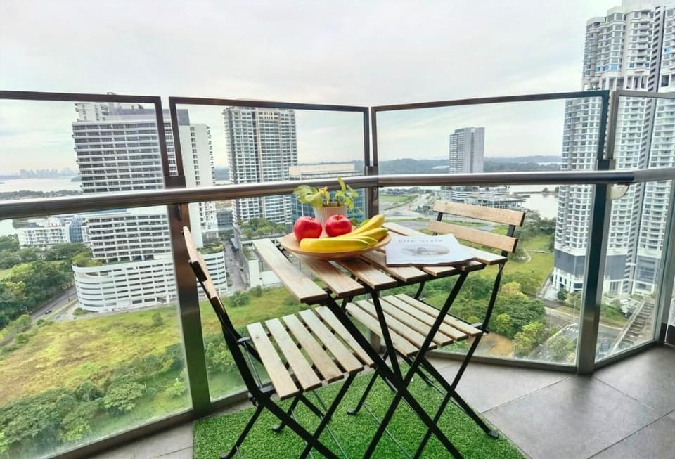 Almas Suites Couple Sunrise Netflix 100mbps BySTAY Vacation rental in Johor
