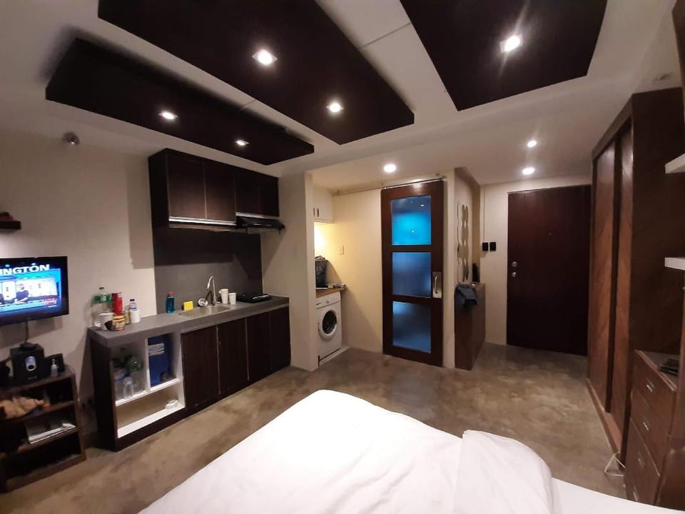 Studio Type w/ Parking Apartment in Quezon City