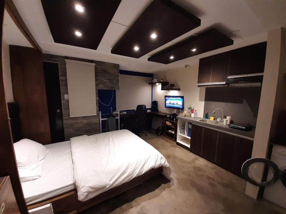 Studio Type w/ Parking Apartment in Quezon City