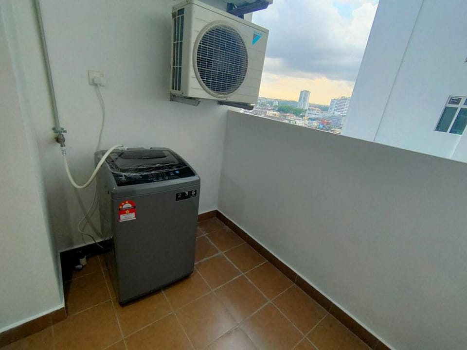 KSL 4Bedroom(Private Lift)1King4Queen6Single-16pax Vacation rental in Johor Bahru