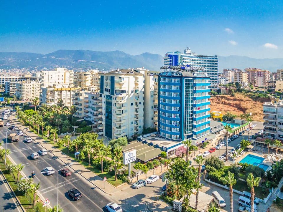 the beach is sandy. Apartment in Alanya