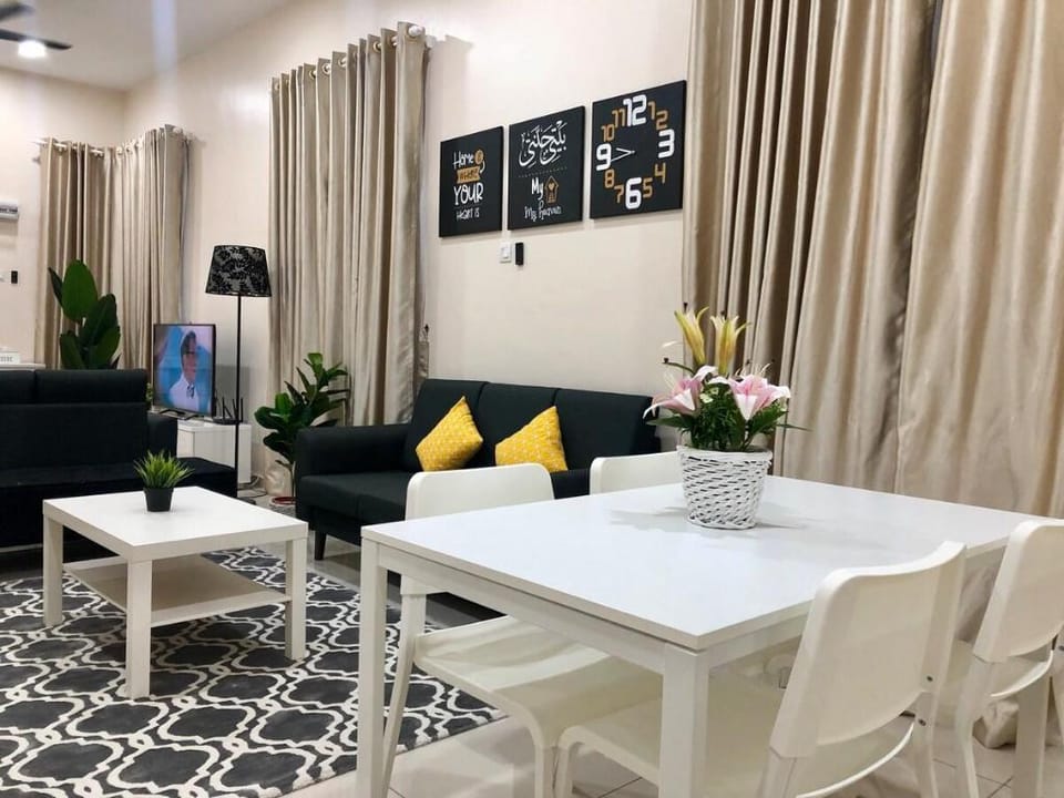 RumahKu Homestay @ Taman Jasin Perdana Vacation rental in Malaysia