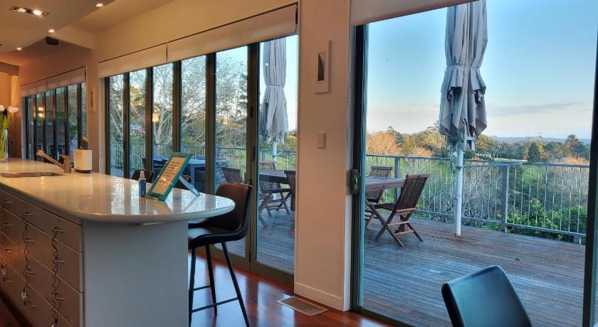 Sunshine Valley Two Bedroom Villa Vacation rental in Auckland