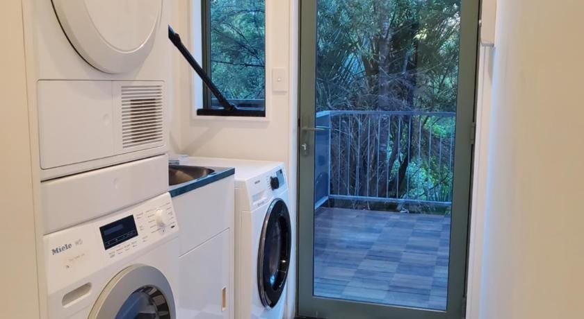 Sunshine Valley Two Bedroom Villa Vacation rental in Auckland