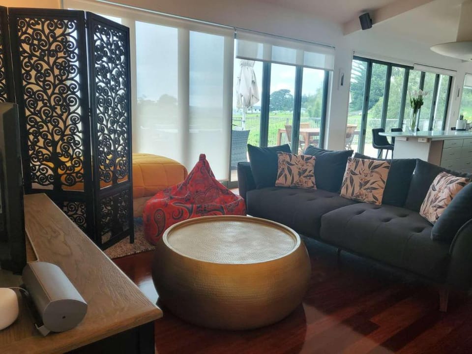 Sunshine Valley Two Bedroom Villa Vacation rental in Auckland