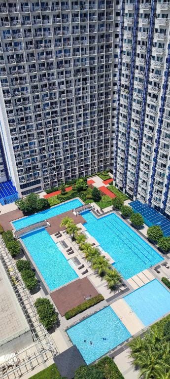 Awesome 1BR in Jazz Makati 200Mbps with Netflix Apartment in Makati
