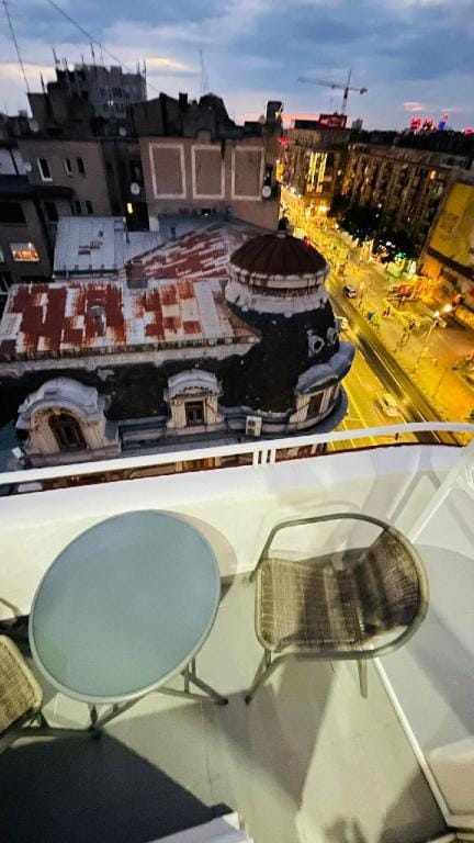 Lovely central 2-bedroom condo with free parking Vacation rental in Bucharest