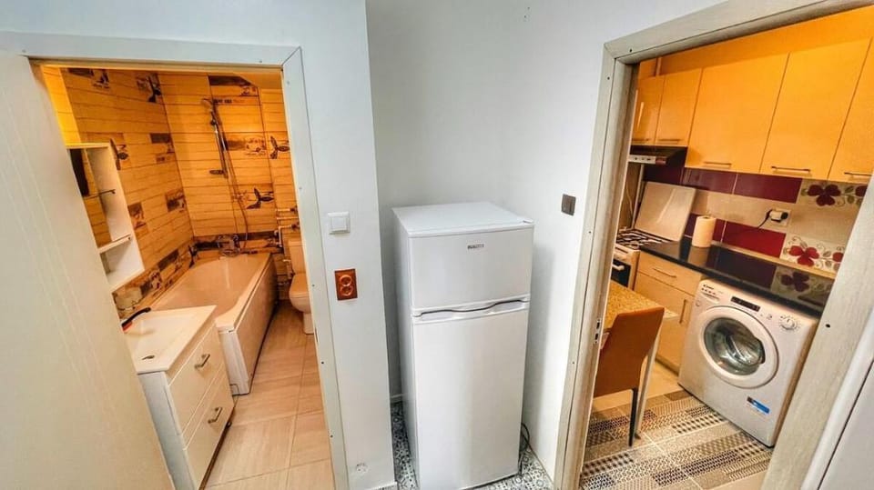 Ultracentral quiet modern studio with free parking Vacation rental in Bucharest