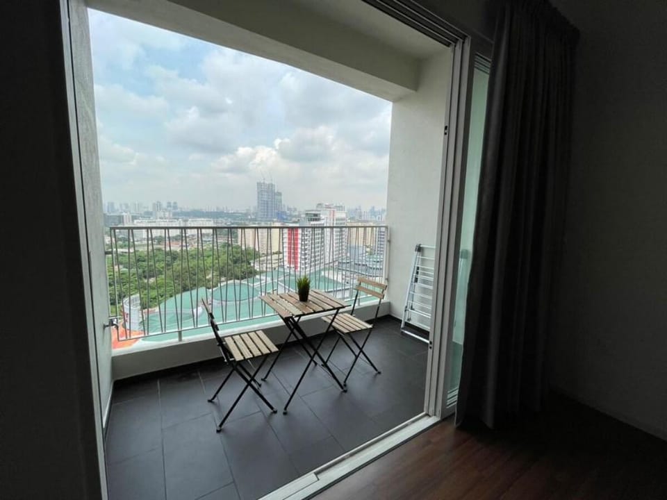 Chic 2BR @ Cheras | Netflix | 100Mbps Wifi Apartment in Federal Territory of Kuala Lumpur