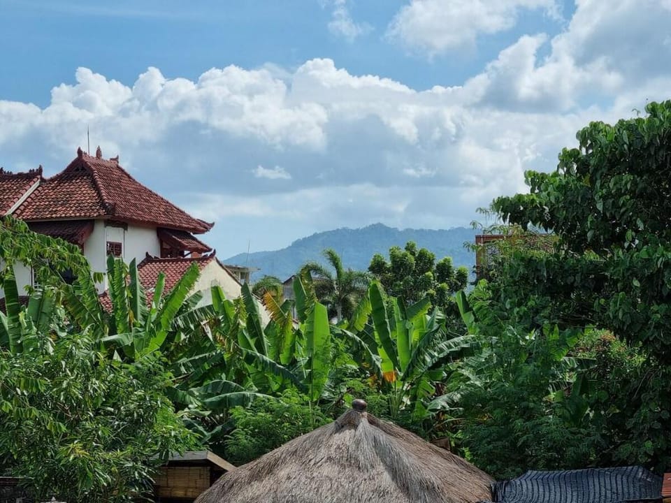 Suci's Friendly Villa Apartment in Batu Layar