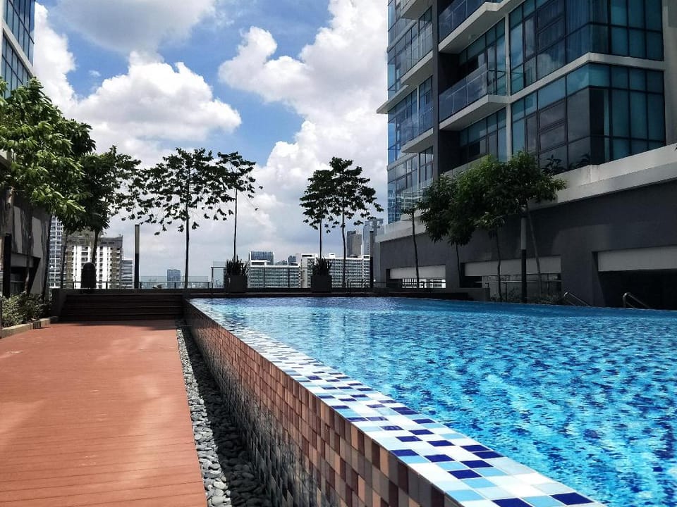 Netflix # SkySuites by Salaam Suites near Jaya One Apartment in Petaling Jaya