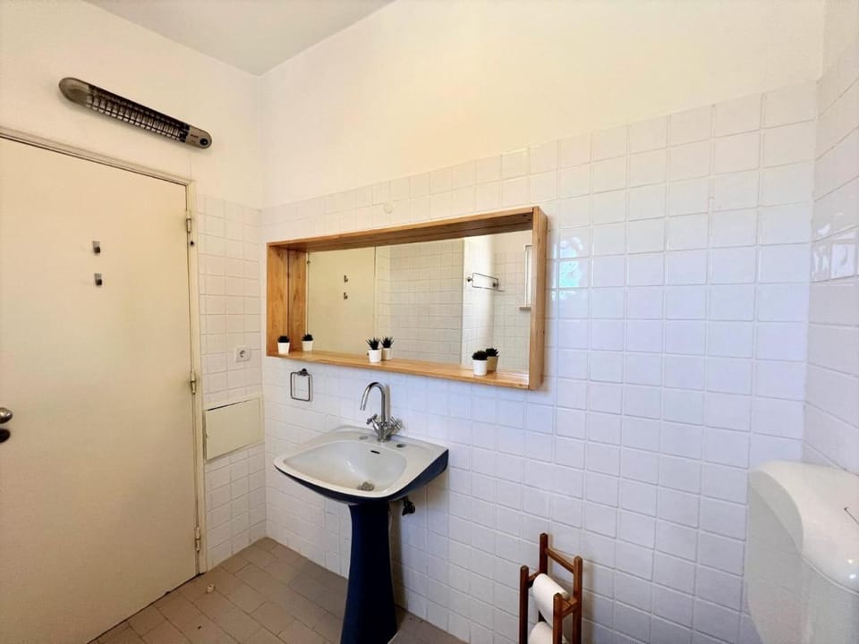 Armação de Pêra Twins 1 by Homing Apartment in Porches