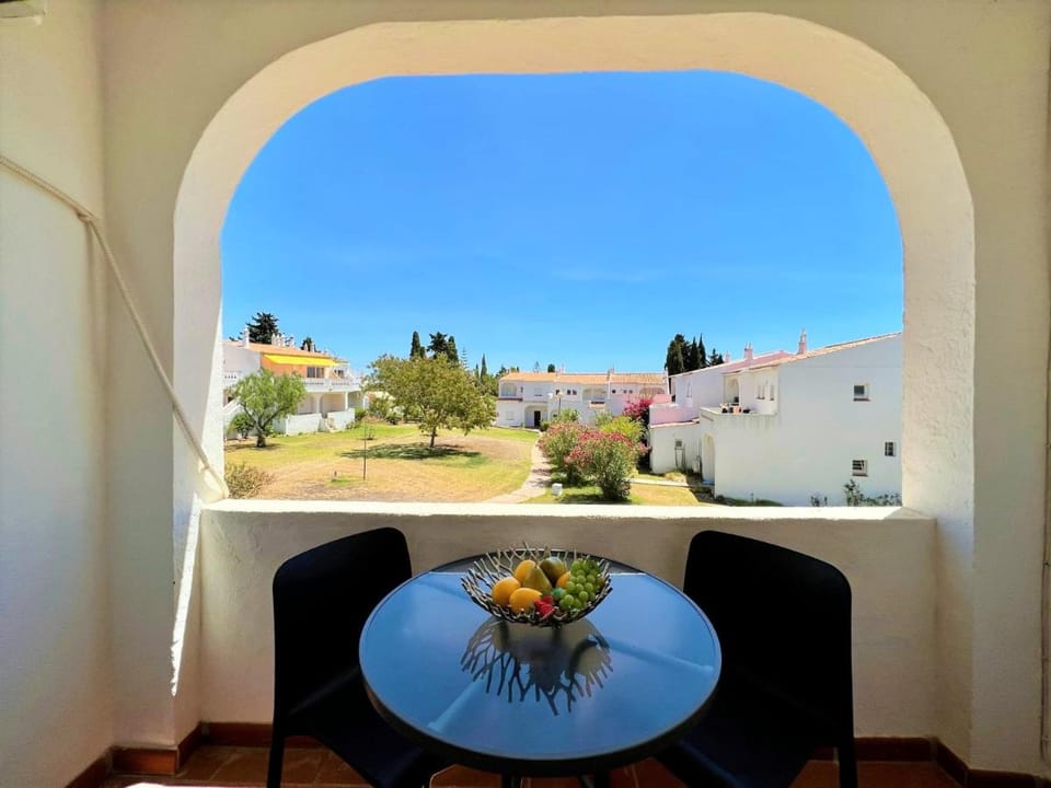 Armação de Pêra Twins 1 by Homing Apartment in Porches