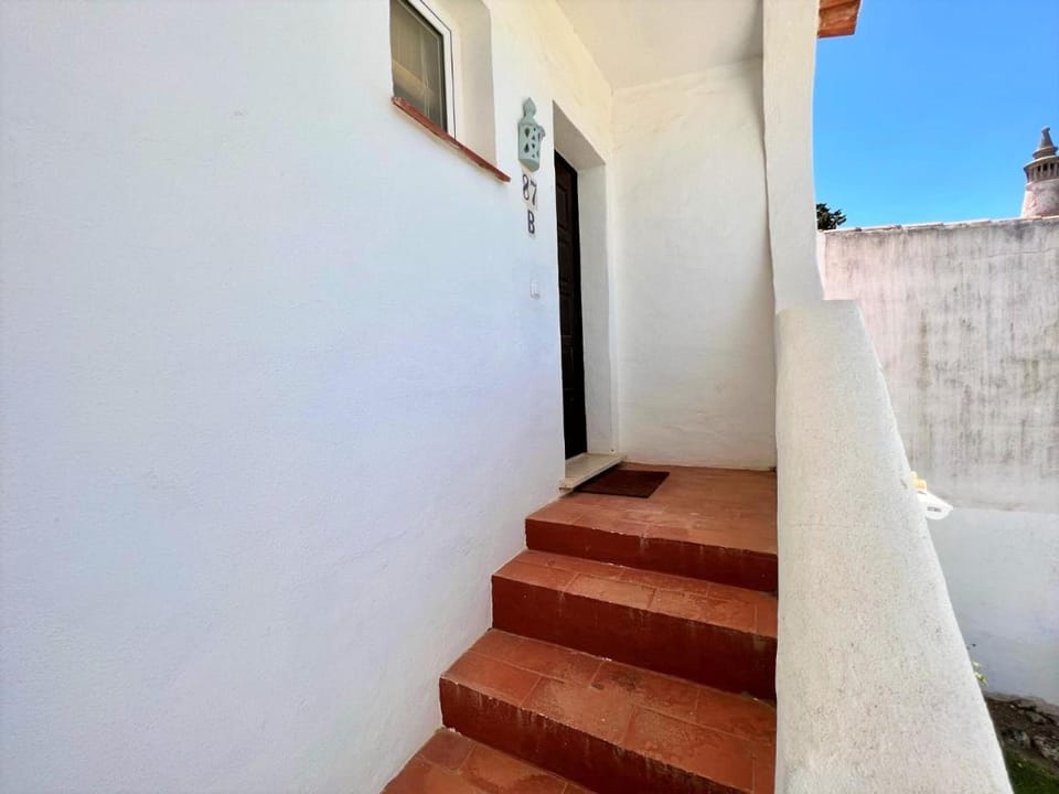 Armação de Pêra Twins 1 by Homing Apartment in Porches