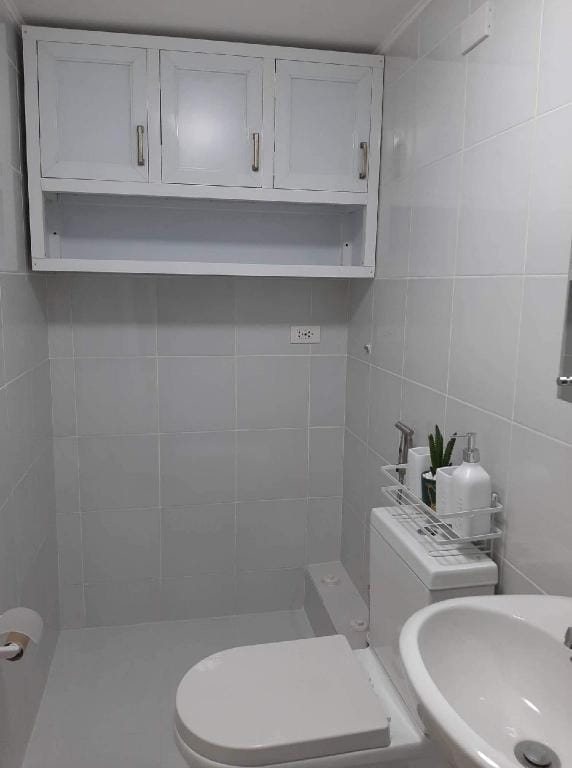 Maui Oasis 2-BR Condo FREE Secured Parking Apartment in Manila City