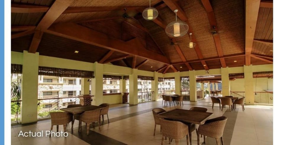 Maui Oasis 2-BR Condo FREE Secured Parking Apartment in Manila City