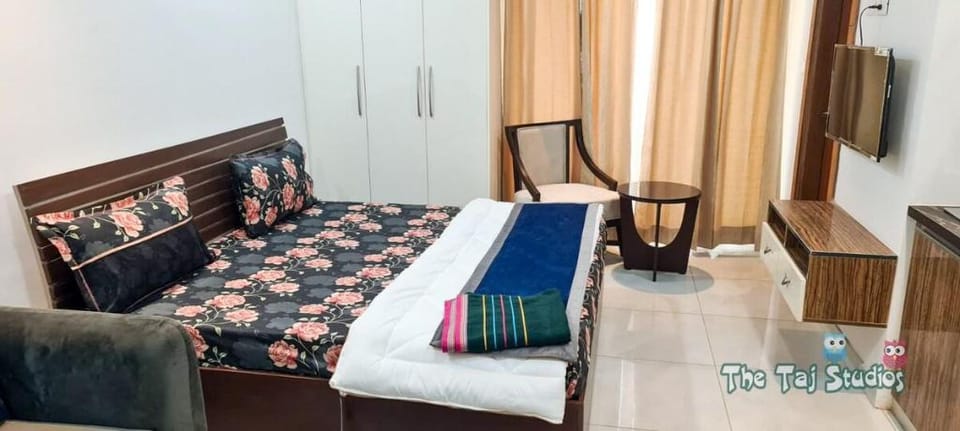 NE Independent Studio Apartment  by The Taj Studio Apartment in Noida