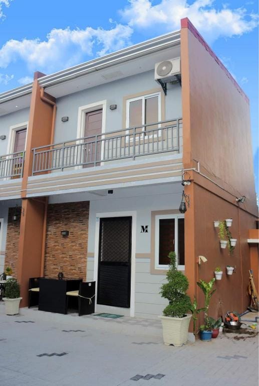 E4 - Your own private apartment with parking Apartment in Calabarzon