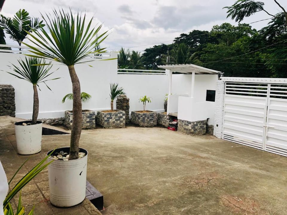 Julia's Family Hotel & Events Place Dangcagan Apartment in Northern Mindanao