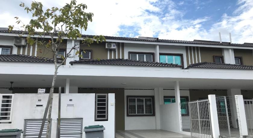 Alyn Home Batu Pahat IV Wifi Cuckoo Vacation rental in Johor