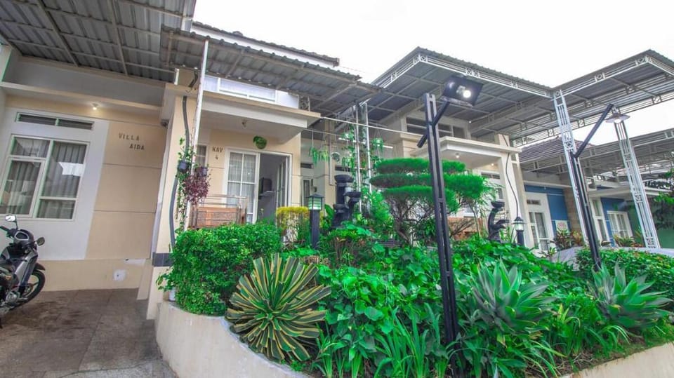 Villa El Nino | 5 Bedroom  | Rooftop Mountain View Villa in Batu