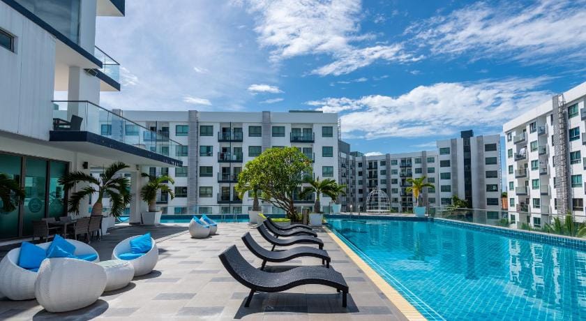XXXL Pool Resort ★ Fast WIFI ★ Pool View Balcony Apartment in Pattaya City