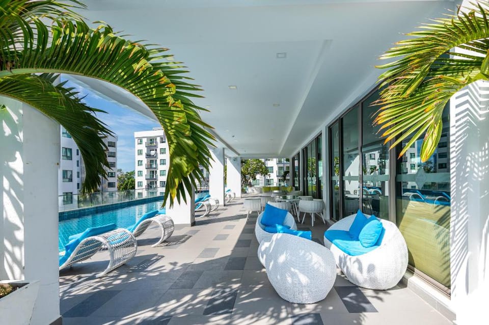 XXXL Pool Resort ★ Fast WIFI ★ Pool View Balcony Apartment in Pattaya City