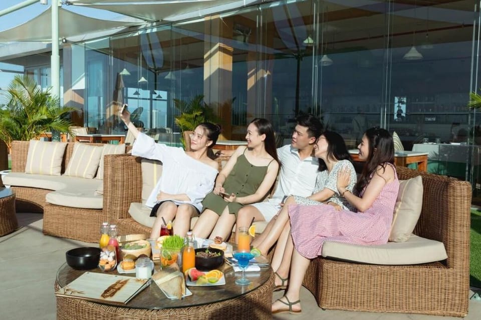 Sunny Seafront 2 BR / stunning sunrise for family Apartment in Da Nang