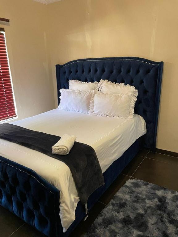 We are here to serve you! 76 Darwin Guest House  Vacation rental in Sandton