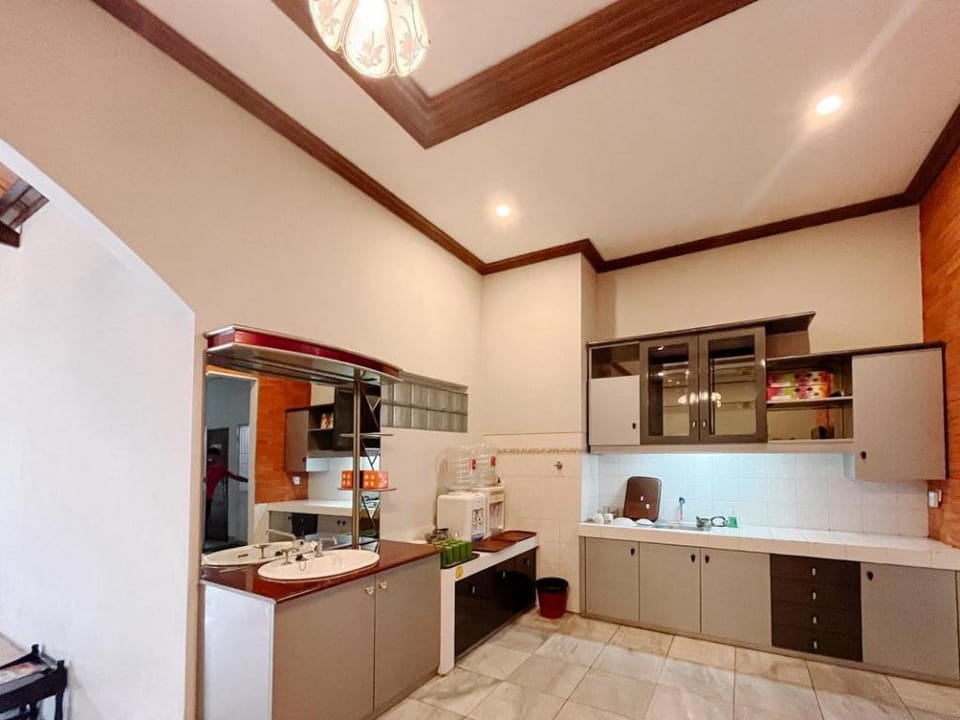 Urbanview Hotel Bubusini Batu by RedDoorz Hotel in Batu