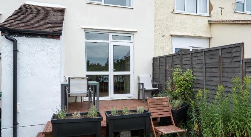 Cheerfull 3-Bedroom Home with parking & garden Vacation rental in Oxford