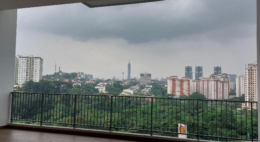 BOHEMIAN HOME 3 bedroom -10 mins to Mid Valley Apartment in Federal Territory of Kuala Lumpur