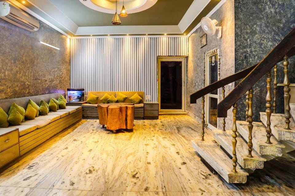 Hotel O Tajganj Near Taj Mahal West Gate Hotel in Agra