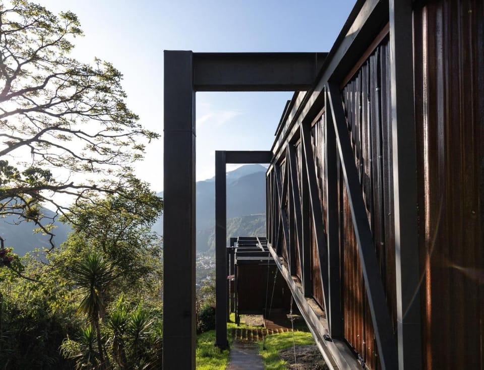 Deluxe volcán Primeras suites colgantes del mundo Campground/ 
RV Resort in Tungurahua, Ecuador