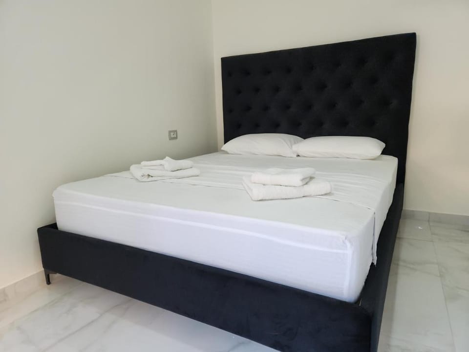 Black Noir APT. by Perandori Apartment in Vlorë