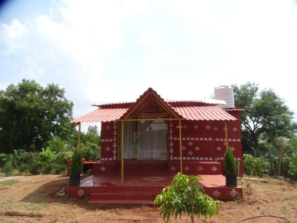 MangoHut Farmhouse Pool Villa Vacation rental in Telangana