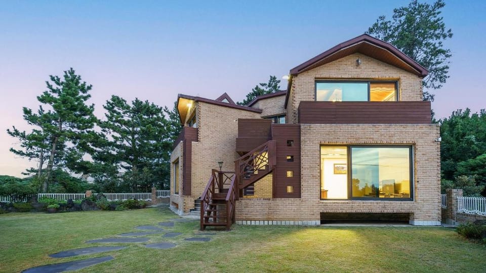 jeju oceancliffcottage Bed and Breakfast in South Korea