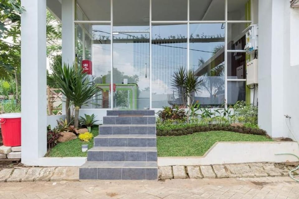 Noura Guest House Syariah Merjosari Hotel in East Java