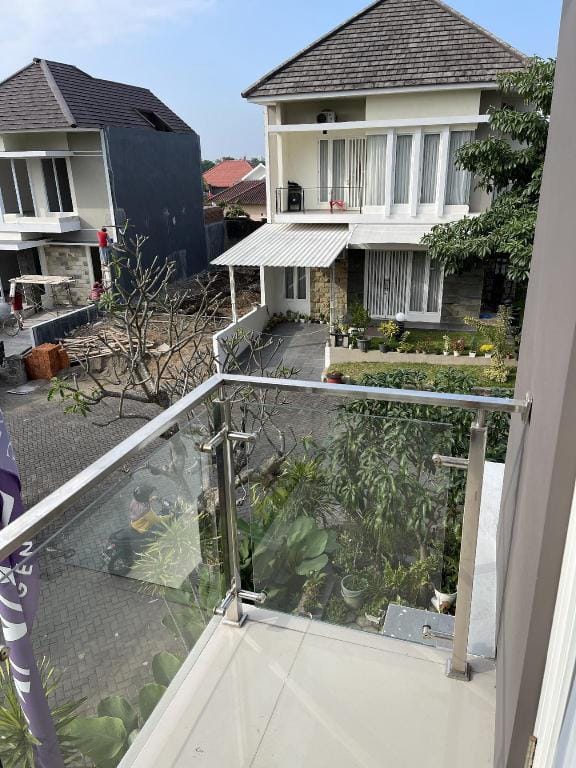 Homestay Amsterdam. 2 lantai, kolam renang pribadi Villa in Batu
