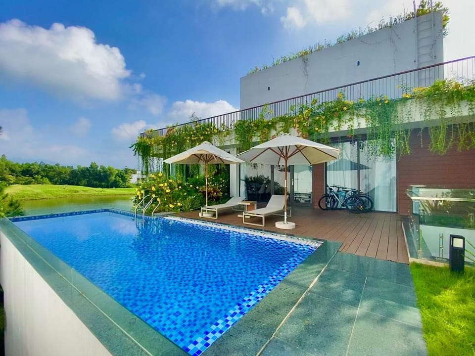 Sky Lake Luxury villa - Flamingo Đại Lải Resort Villa in Laos