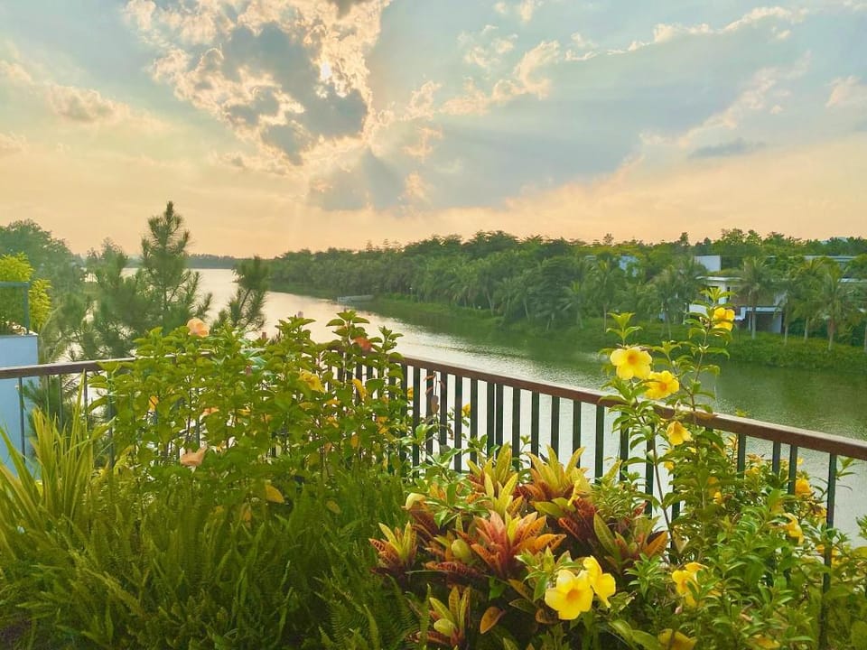 Sky Lake Luxury villa - Flamingo Đại Lải Resort Villa in Laos